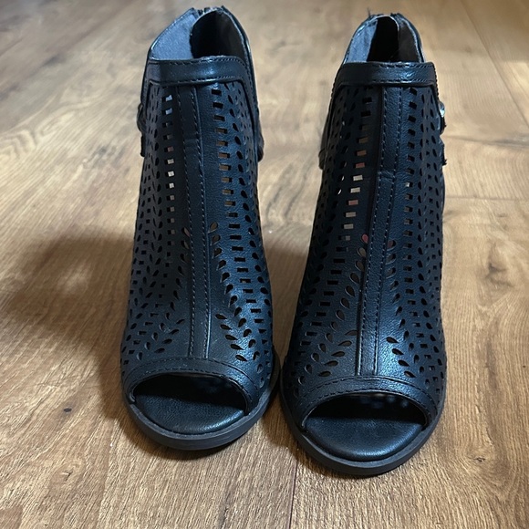 Jellypop Black Cut-Out Peep-Toe Heeled Boots NwOT - Picture 7 of 8